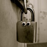 Eyebomb padlock